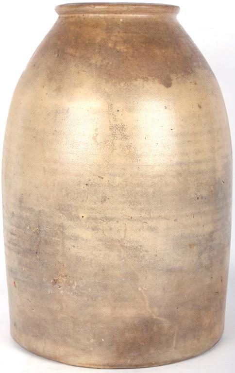 VINTAGE EARTHENWARE 15 INCH VASE: 10286VINTAGE EARTHENWARE 15 INCH VASE Vintage earthenware 15 inch vase in beige color. Size: 15" Tall
