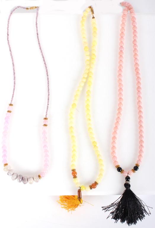JADEITE BEADED LADIES NECKLACES - LOT OF 3: 10497JADEITE BEADED LADIES NECKLACES - LOT OF 3Jadeite beaded ladies necklace. Lot to include two pink and one yellow jade necklace.80.2 GramsVaried