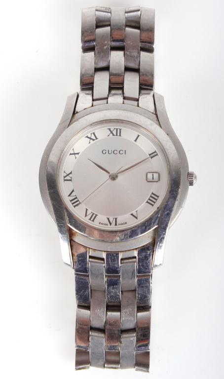 GUCCI QUARTZ ANALOG DATE #6BD7 5500M MEN`S WATCH: 10325GUCCI QUARTZ ANALOG DATE #6BD7 5500M MEN`S WATCH Gucci model 6BD7 analog men's wristwatch with analog face and date. Stainless steel silver tone band and case. Water resistant to 5500 meters. Tes