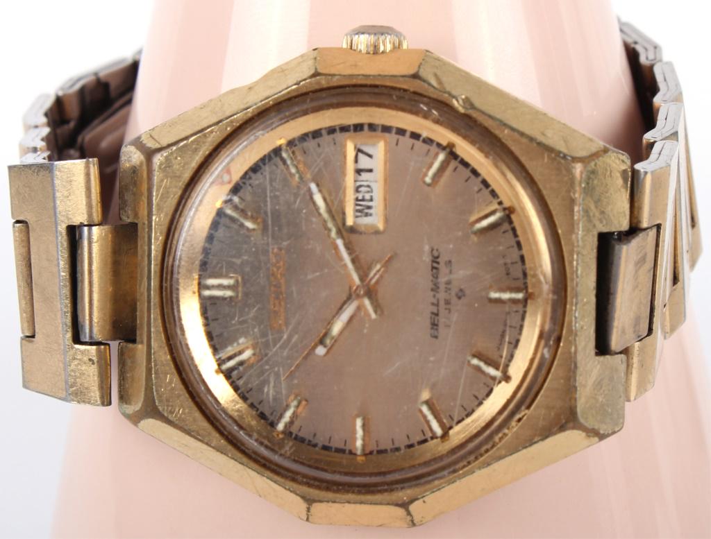 1974 SEIKO BELL-MATIC 17 JEWEL MENS WATCH: 103601974 SEIKO BELL-MATIC 17 JEWEL MENS WATCH 1974 Seiko Bell-Matic 17 jewel mens watch. Face of watch reads "SeikoBell-Matic 17 jewels" and has a date indicator. Reverse has serial numbers "421587" 