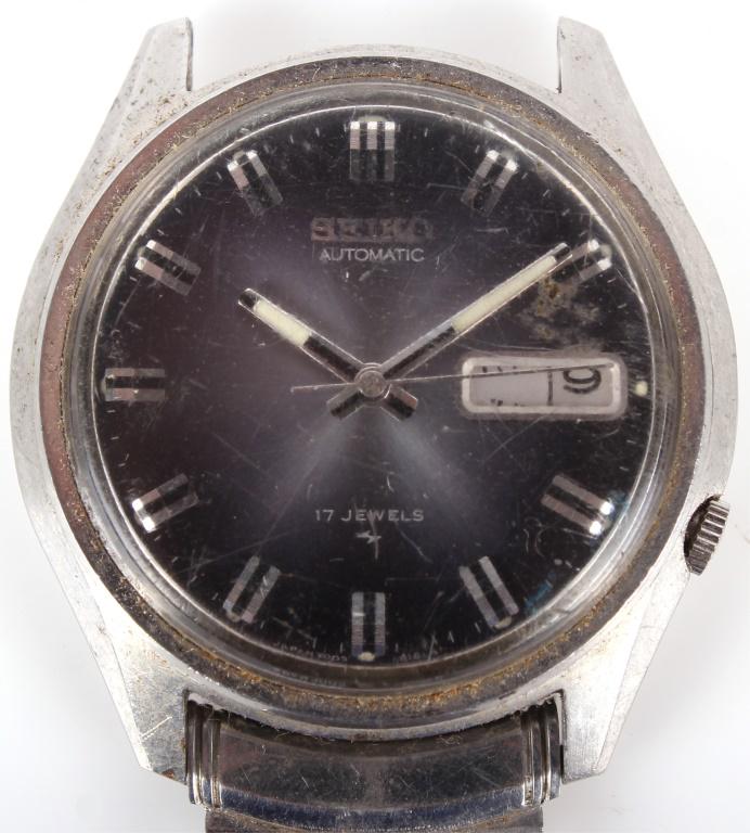 SEIKO AUTOMATIC 7N1916 MENS WRISTWATCH: 10361SEIKO AUTOMATIC 7N1916 MENS WRISTWATCH Seiko automatic 7N1916 mens wristwatch. Has date indicator and 17 jewels. Watch is water resistant, made of stainless steel. Wristwatch Seiko Mens 66.7 Gram