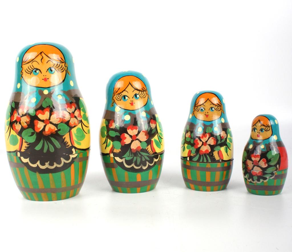 RUSSIAN MATRYOSHKA HAND PAINTED NESTING DOLLS: 10915RUSSIAN MATRYOSHKA HAND PAINTED NESTING DOLLS Russian Matryoshka hand painted nesting dolls. Condition: Very fine.