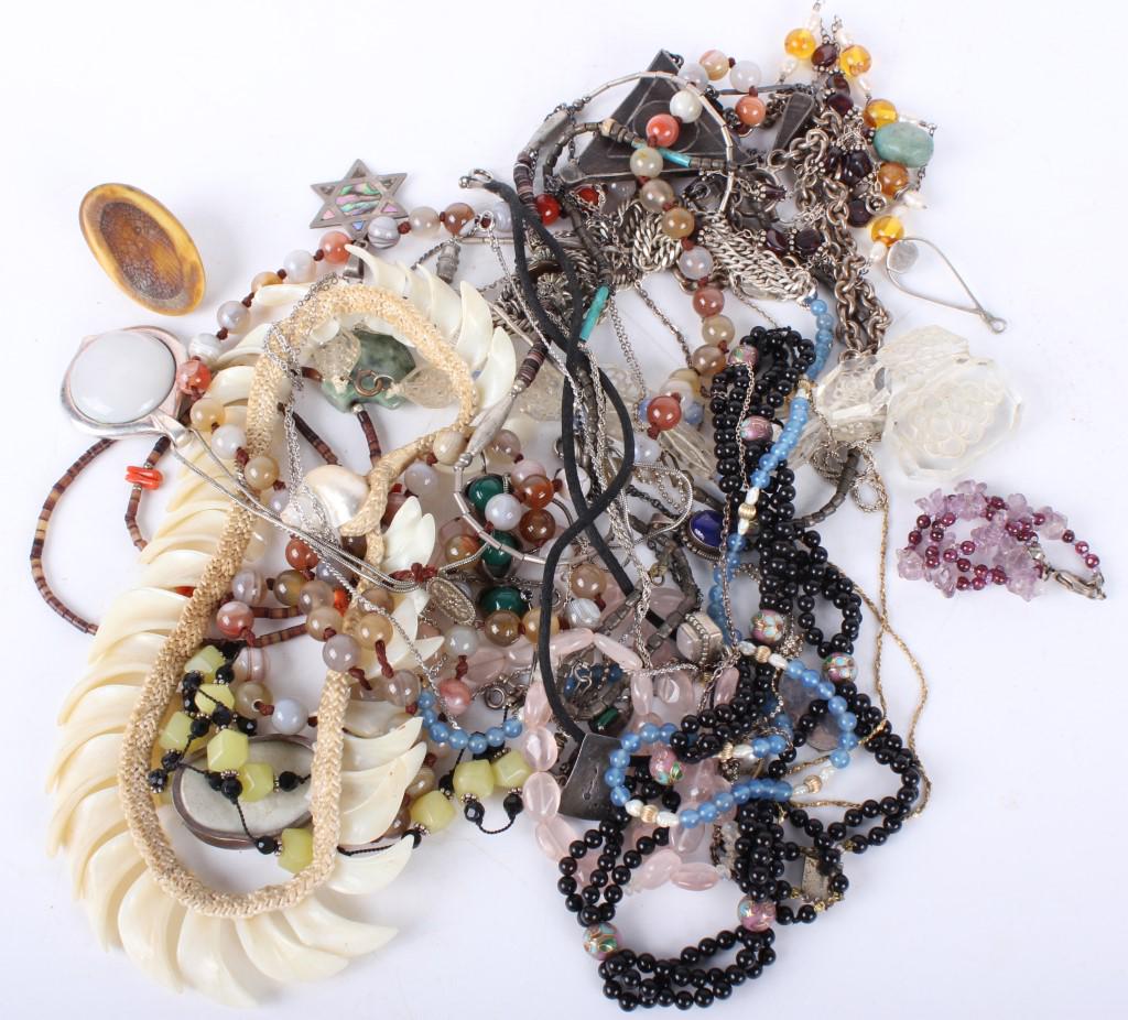 ASSORTED COSTUME NECKLACES & EARRINGS LADIES (1 of 3)