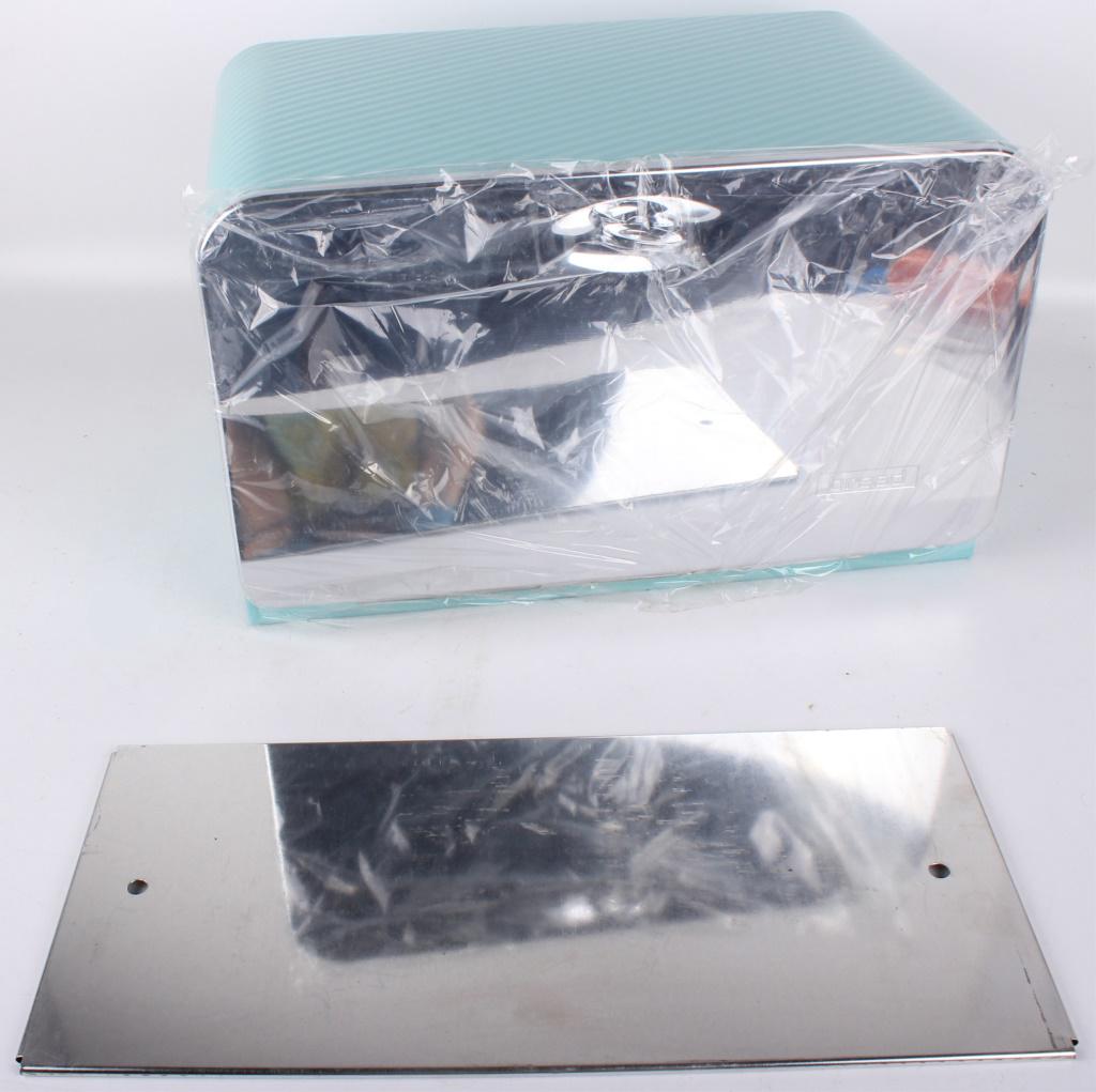 LINCOLN BEAUTYWARE VINTAGE AQUA BREADBOX (1 of 3)