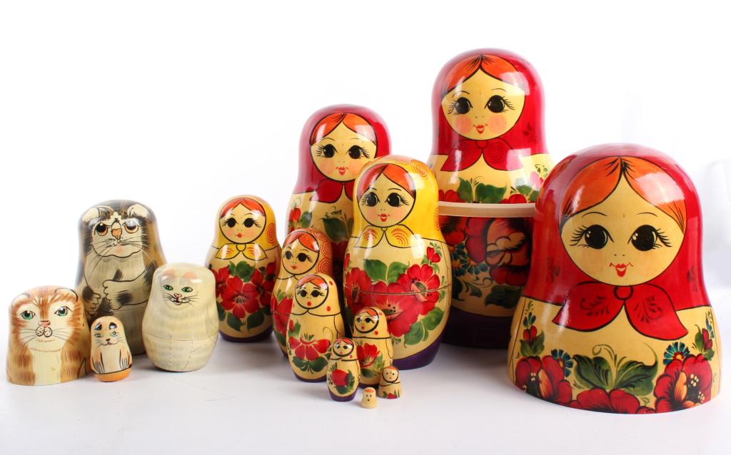 WOOD RUSSIAN RESTING DOLLS WOMAN AND CAT (2): 11148WOOD RUSSIAN RESTING DOLLS WOMAN AND CAT (2) Russian Nesting dolls, two complete sets. One woman and one depicting a cat. Size: 10.5" Condition: Fine 10.5"