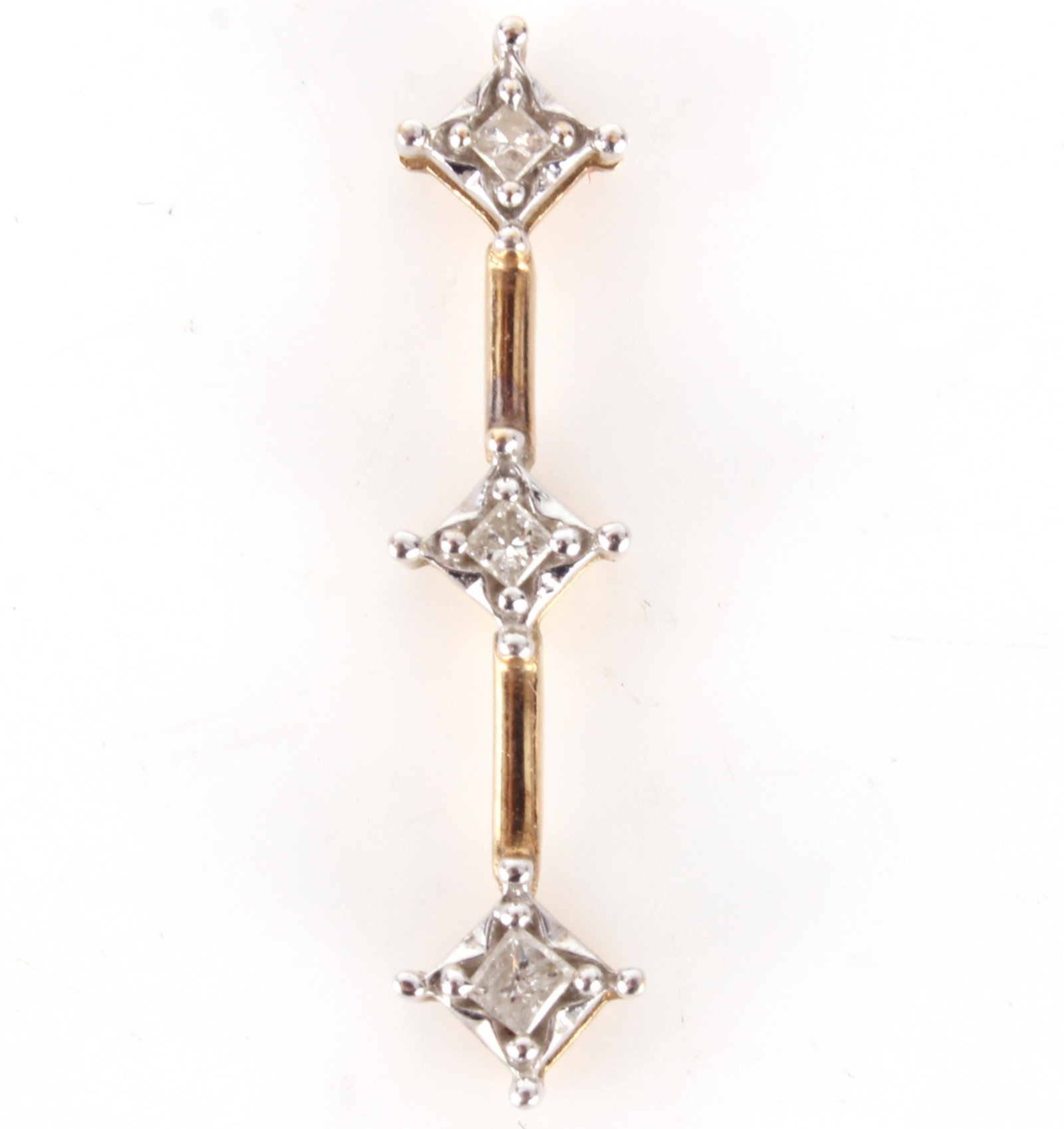 10K YELLOW GOLD & DIAMOND LADIES PENDANT: 1111210K YELLOW GOLD & DIAMOND LADIES PENDANT10k yellow gold and diamond ladies pendant with three princess cut 2 X 2mm diamonds. 1.0 Gram Size:1"
