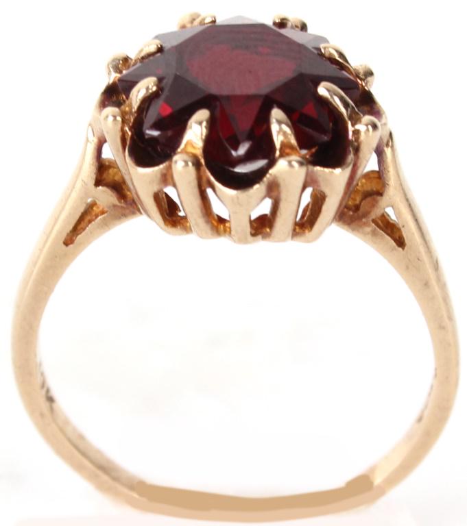 10K YELLOW GOLD GARNET  RUBY RING (1 of 4)