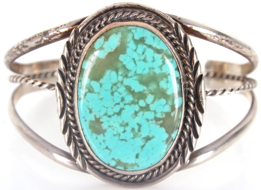 VINTAGE ORNATE NAVAJO LARGE TURQUOISE OVAL CUFF (1 of 2)