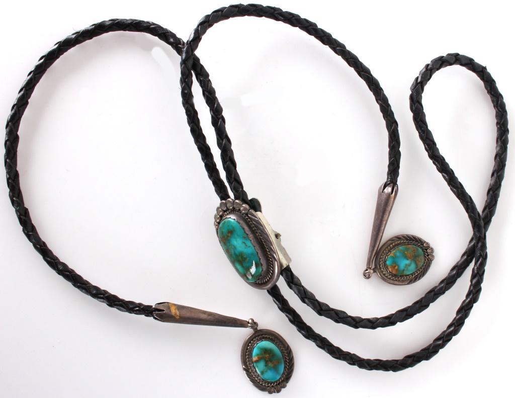 VINTAGE NAVAJO SILVER & 3-STONE TURQUOISE BOLO TIE (1 of 2)