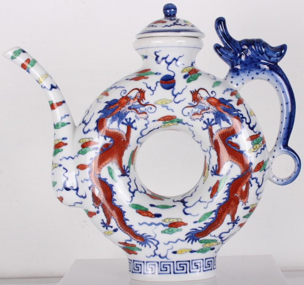 ANTIQUE CHINESE QING DYNASTY PORCELAIN TEAPOT (1 of 3)