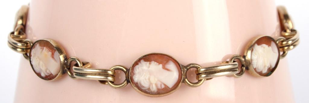 10K GOLD LINKED LADIES CAMEO BRACELET: 116011 10K GOLD LINKED LADIES CAMEO BRACELET 10K gold linked ladies cameo bracelet. Weight: 6.6 Grams Size: 7" Condition: Wear commensurate with age