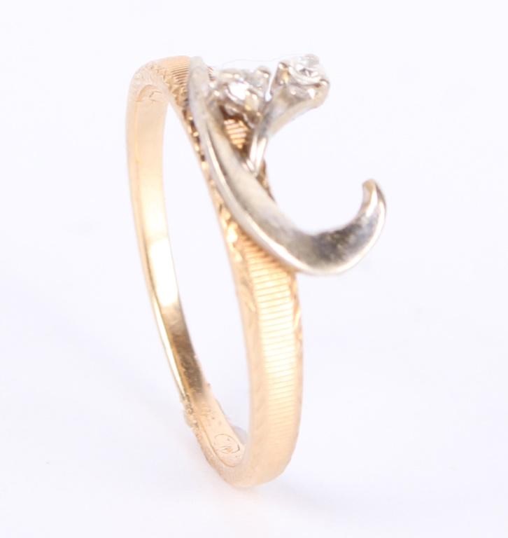 14K YELLOW GOLD WHITE SAPPHIRE & TOPAZ LADIES RING: 116031 14K YELLOW GOLD WHITE SAPPHIRE & TOPAZ LADIES RING 14k yellow gold and white gold white sapphire and topaz ladies ring. Weight: 1.5 Grams Size: 5.0Condition: Wear commensurate with age.