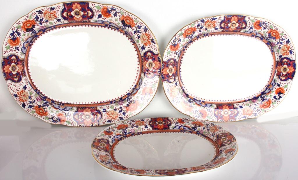 BOOTH'S SILICON CHINA LARGE SERVING PLATES (3): 116278 BOOTH'S SILICON CHINA LARGE SERVING PLATES (3) Booth's Silicon China floral designed large serving plates. To include 3 large serving plates, each slightly larger than the previous.Size: Larges