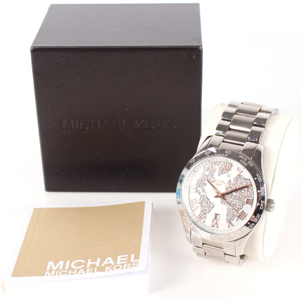 MICHAEL KORS MK5958 LADIES WRISTWATCH WORLD MAP: 116340 MICHAEL KORS MK5958 LADIES WRISTWATCH WORLD MAP Michael Kors model MK5958 ladies 45mm wristwatch with Swarovski crystal world map. Rose gold tone hands on white face with silver tone stainless
