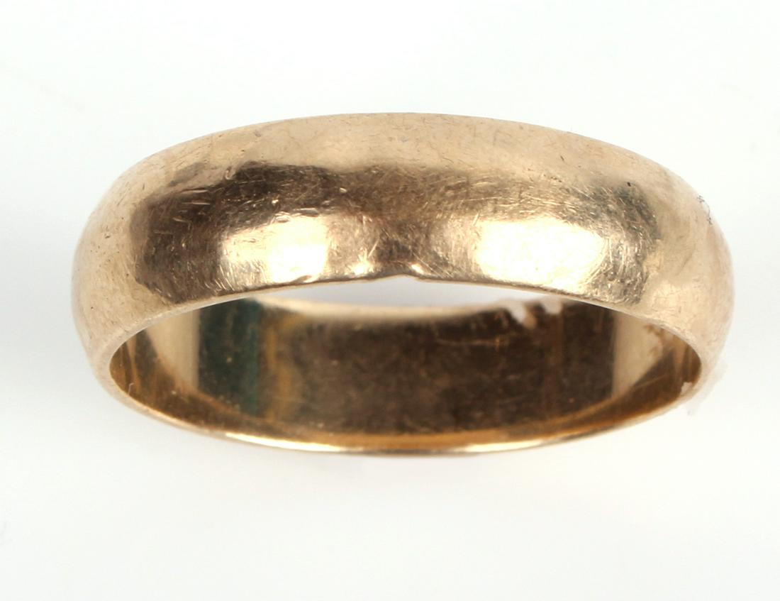 14K YELLOW GOLD MEN'S WEDDING RING (1 of 5)