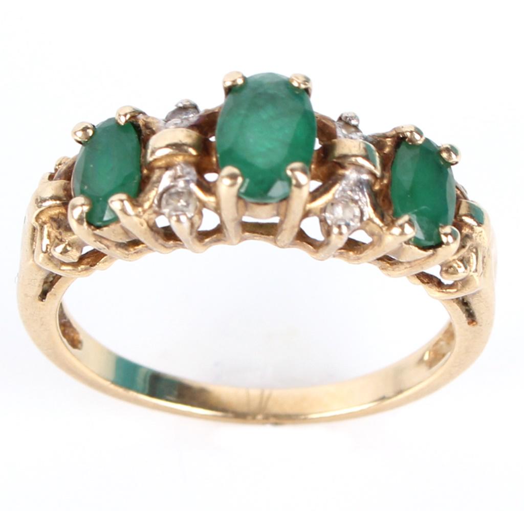 10K YELLOW GOLD EMERALD & DIAMOND RING - 0.04 CTW (1 of 3)