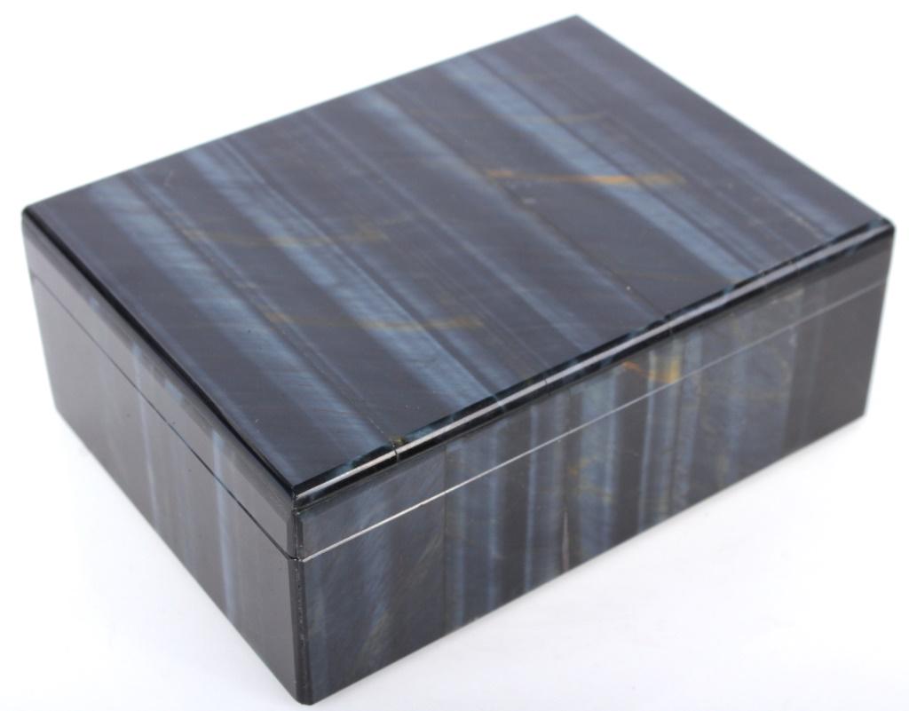 EXTREMELY FINE HAWK / FALCONS EYE ALABASTER BOX (1 of 5)