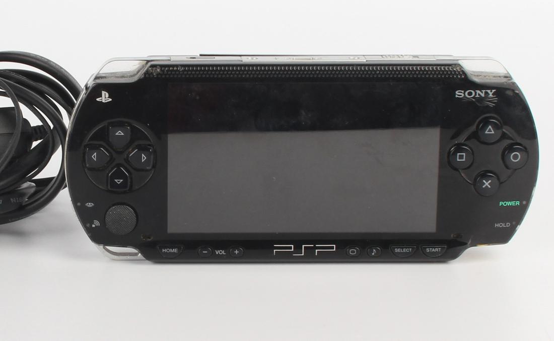 SONY PLAYSTATION PORTABLE PSP-3000 WITH CHARGER (1 of 6)
