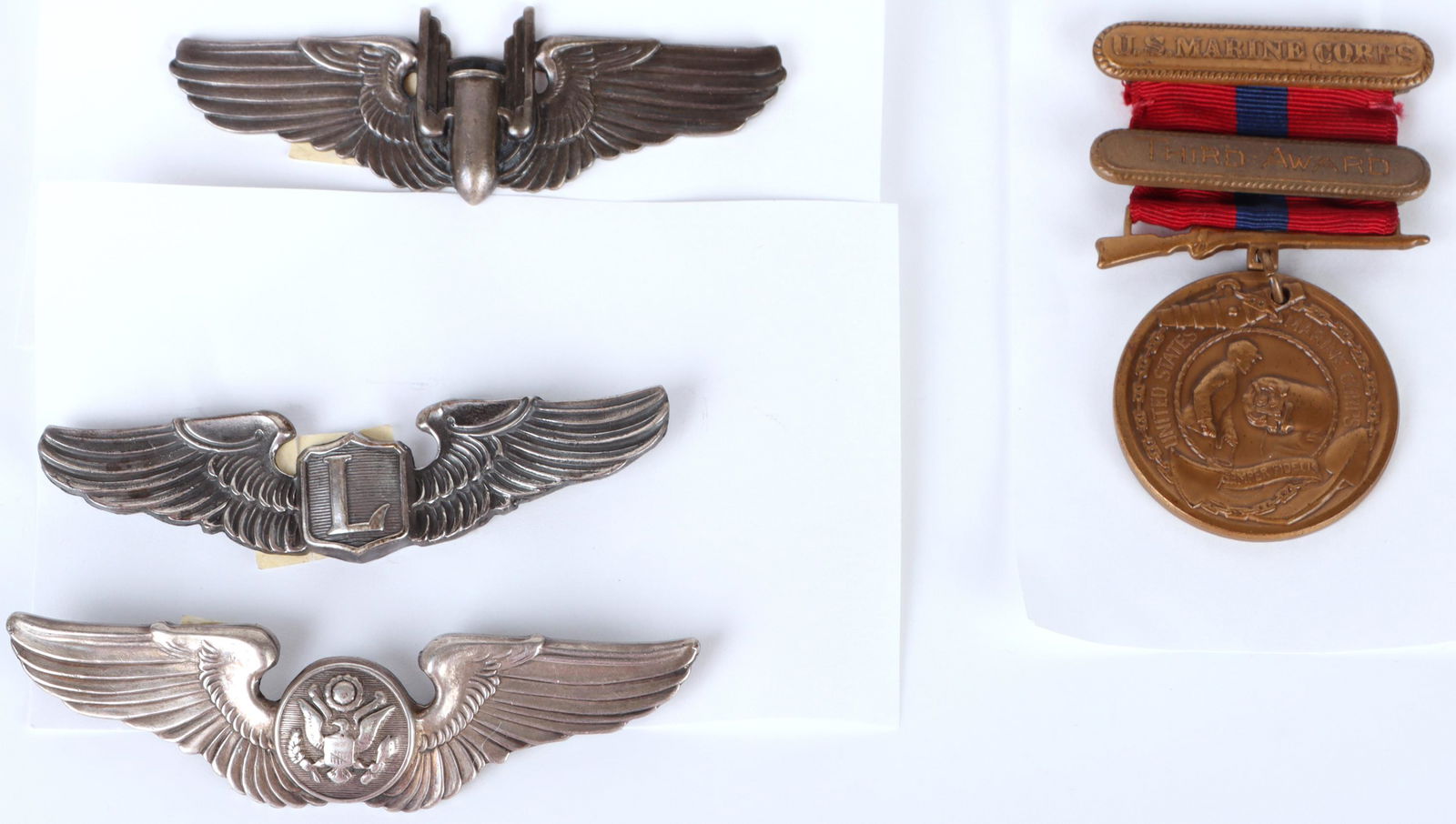 WWII MILITARY USMC MEDAL & STERLING SILVER WINGS (1 of 5)