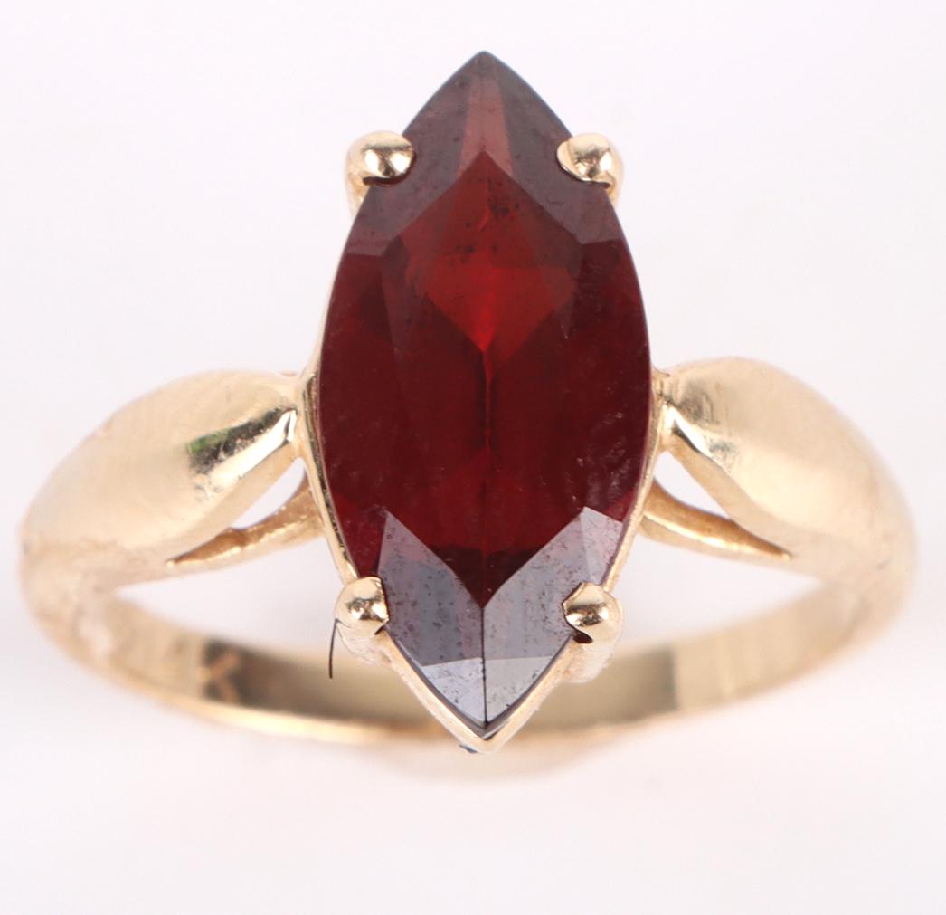 14K YELLOW GOLD MARQUISE GARNET LADIES RING (1 of 4)