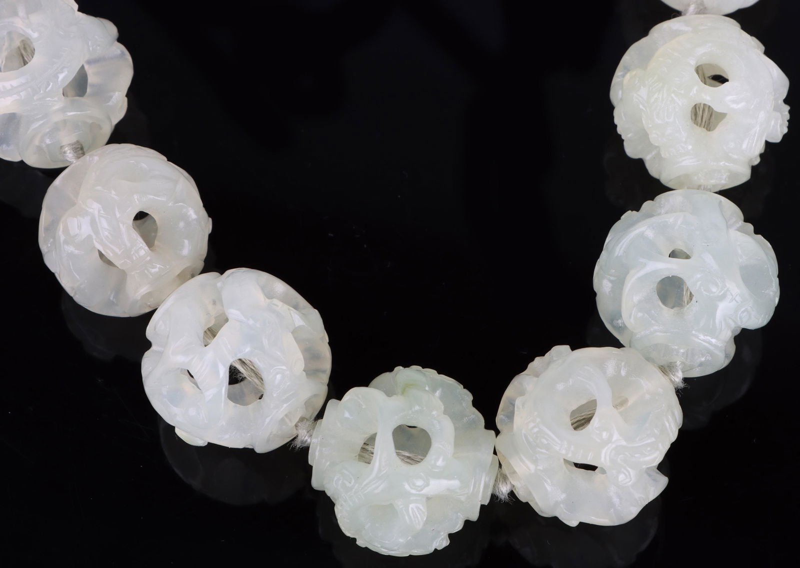 ANTIQUE CARVED LIGHT GREEN JADE LADIES NECKLACE (1 of 3)