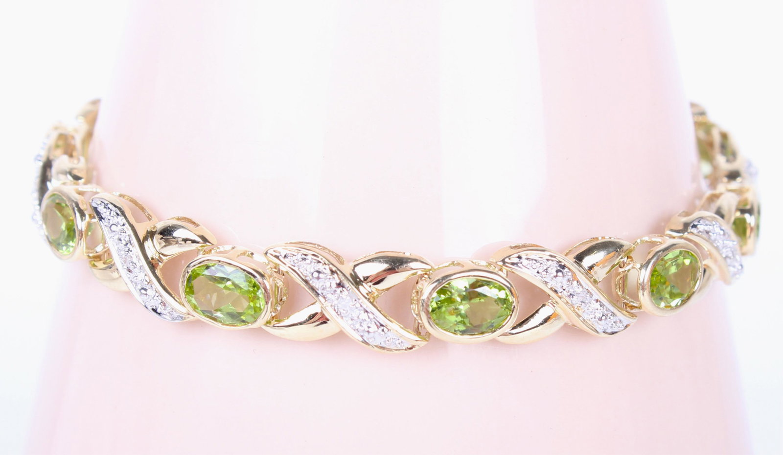 14K YELLOW GOLD DIAMOND PERIDOT TENNIS BRACELET: 149052 14K YELLOW GOLD DIAMOND PERIDOT TENNIS BRACELET 14k yellow gold diamond peridots ladies tennis bracelet. Eternal love "XO" style band comprised of .10ctw diamonds and .60 ctw peridots. 10 total