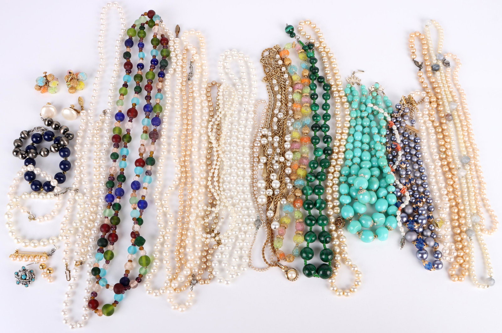 COLLECTIBLE LADIES BEADED FASHION JEWELRY: 149115 COLLECTIBLE LADIES BEADED FASHION JEWELRY Collectible beaded ladies fashion jewelry to include bracelets, necklaces, earrings, and more. Size: 60" LargestCondition: Very fine.