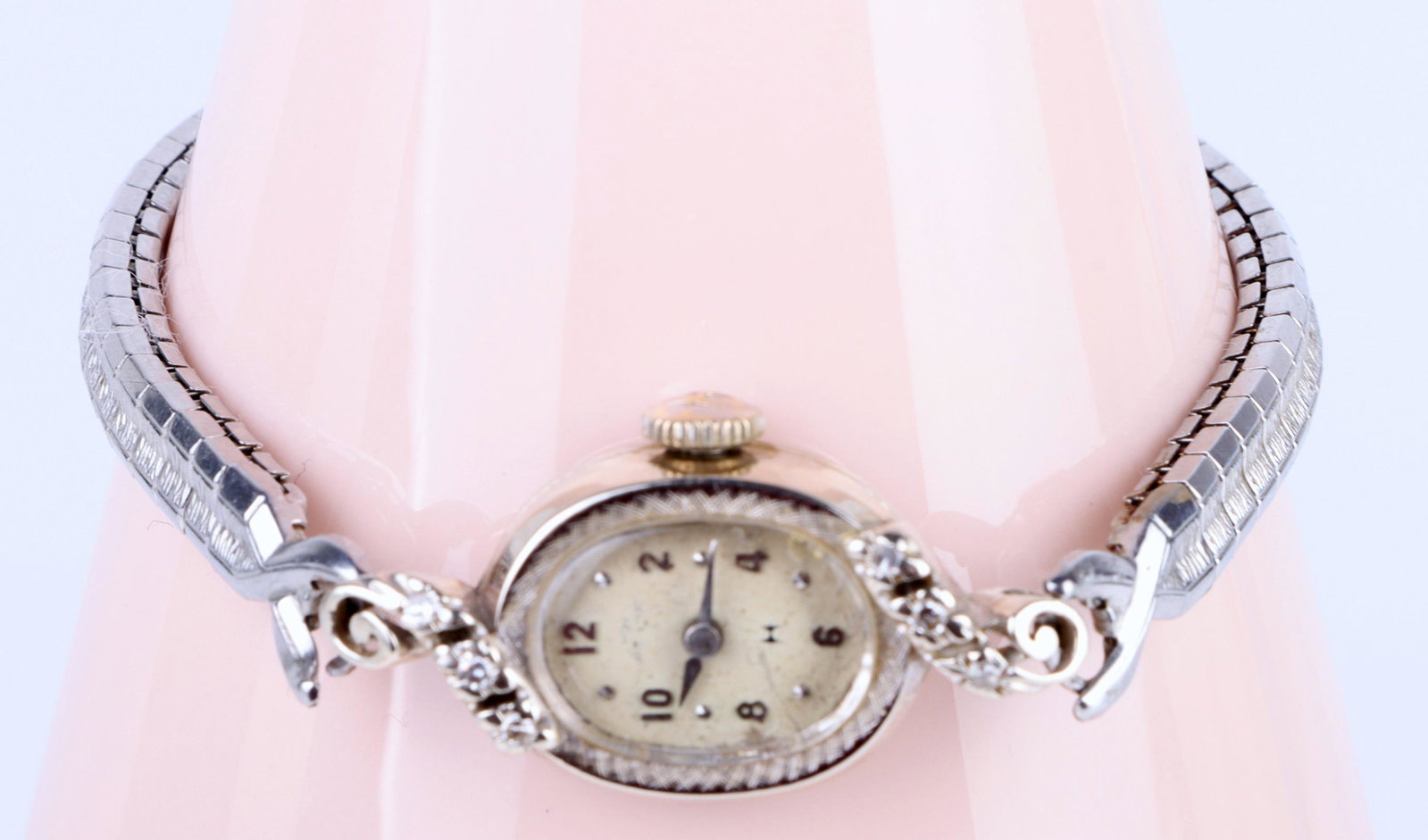 HAMILTON 14K GOLD & DIAMOND LADIES 1953 WATCH: 149205 HAMILTON 14K GOLD & DIAMOND LADIES 1953 WATCH Hamilton 14k gold and diamond ladies dress wristwatch made in 1953. Movement is Hamilton 750. 17 Jewels. Marked "248999A" on movement, case marked 