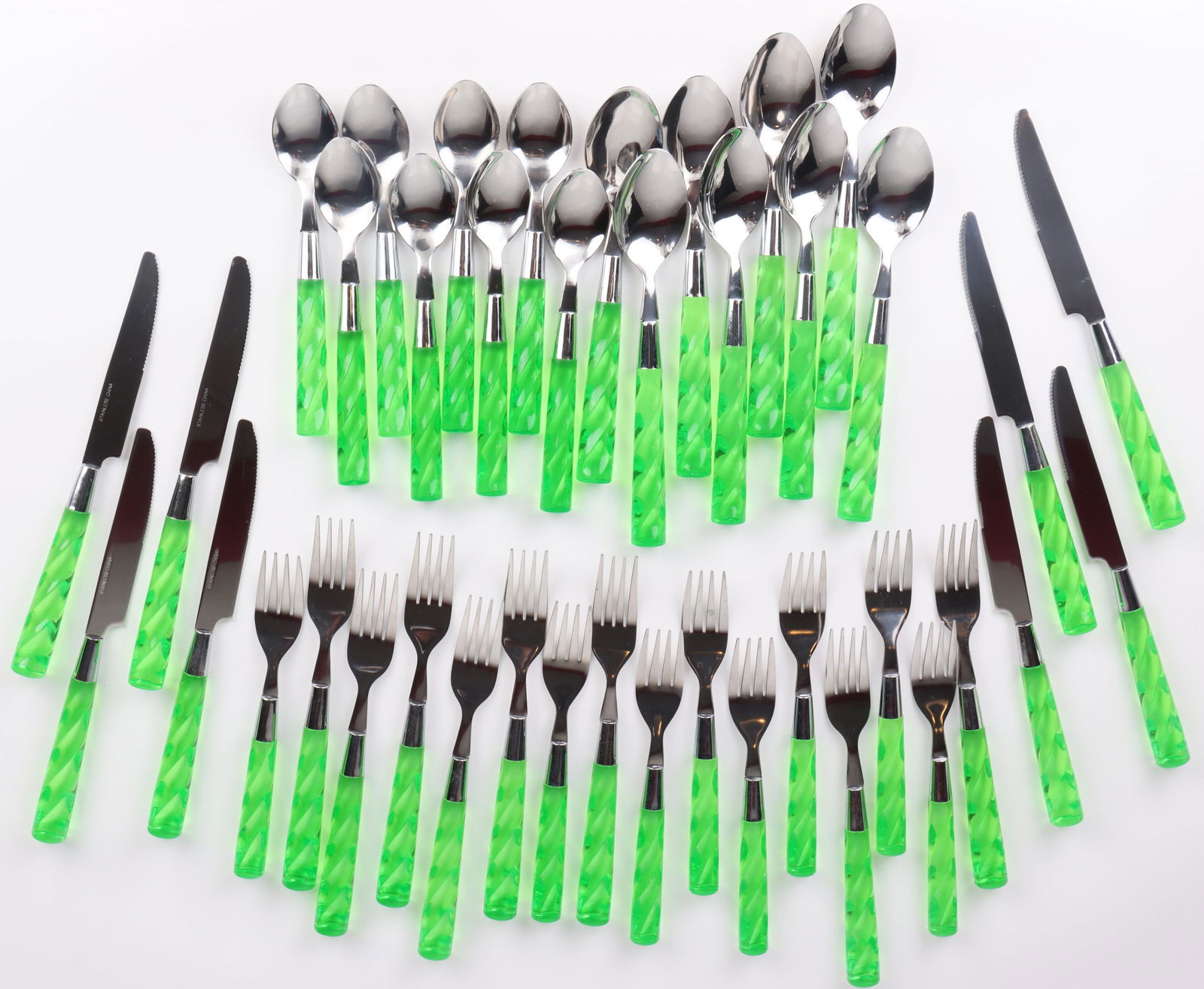 VINTAGE FLORESCENT GREEN BAKELITE? FLATWARE - 40 (1 of 1)