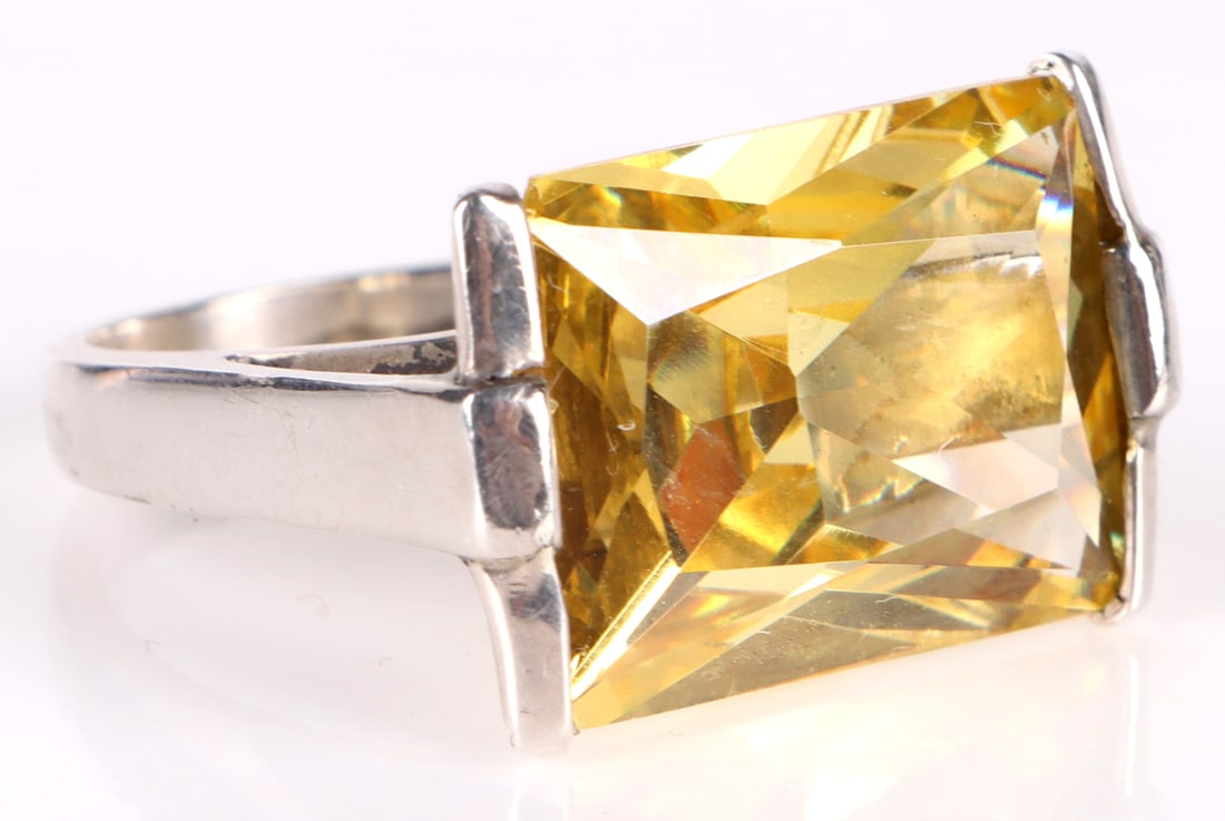 STERLING SILVER YELLOW CITRINE 18 X 15MM RING (1 of 3)