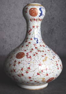 100 BATS CHINESE FAMILLE ROSE ANTIQUE GUANGXU VASE: 165214 100 BATS CHINESE FAMILLE ROSE ANTIQUE GUANGXU VASE "100 Bats" Chinese famille rose antique Guangxu marked porcelain vase. This suantouping-shaped vase has the famous "100 bats" pattern and has