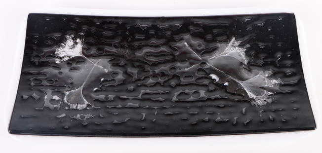 VINATGE BUBBLE GLASS ABSTRACT ART PLATE UNSIGNED: 166311 VINATGE BUBBLE GLASS ABSTRACT ART PLATE UNSIGNED Vintage bubble glass abstract decorative art plate unsigned. Size: 14 X 7" Condition: Very fine.