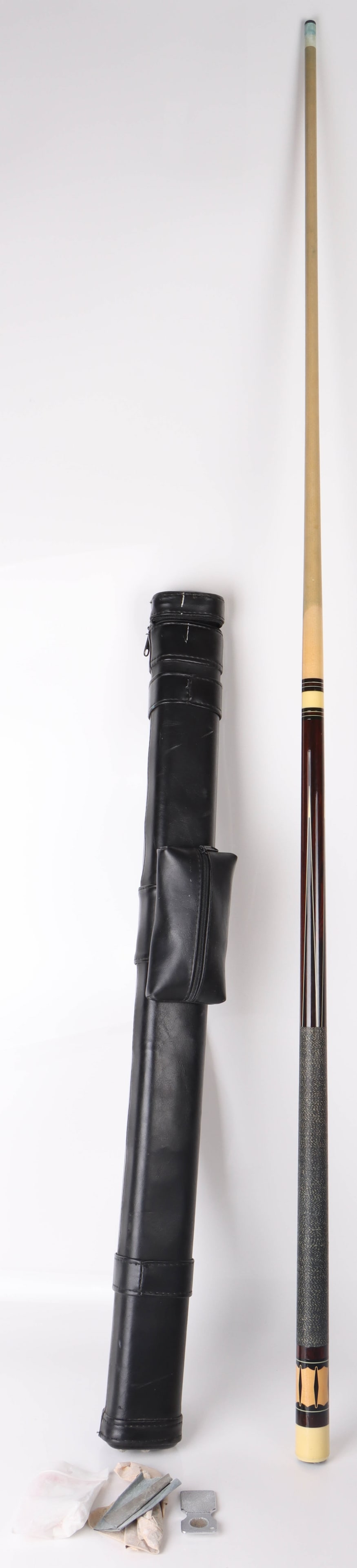 MCDERMOTT CUE WITH GIUSEPPE CUE CASE (1 of 8)