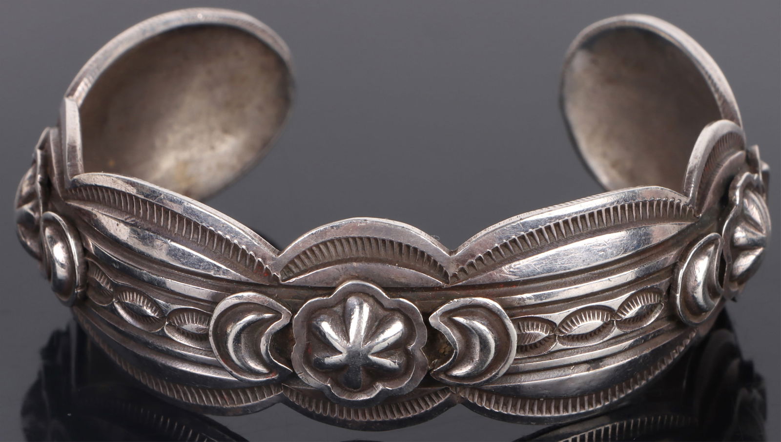 STERLING SILVER LADIES MOON CUFF BRACELET: 169140 STERLING SILVER LADIES MOON CUFF BRACELET Sterling silver ladies moon cuff bracelets. Weight: 45.44 Grams Size: US 6 Condition: Very fine.