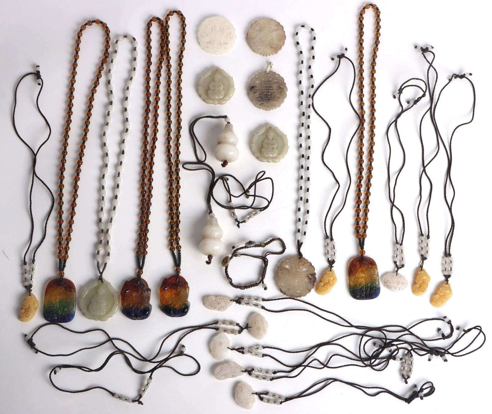 ANTIQUE CHINESE CARVED GEMSTONE JEWELRY (1 of 5)