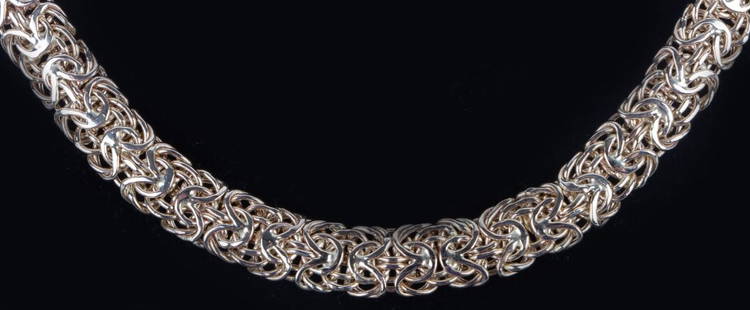 14K YELLOW GOLD BYZANTINE LADIES NECKLACE: 14k yellow gold Byzantine ladies necklace.Weight: 14.2 GramsSize: 18" lengthCondition: Very fine.