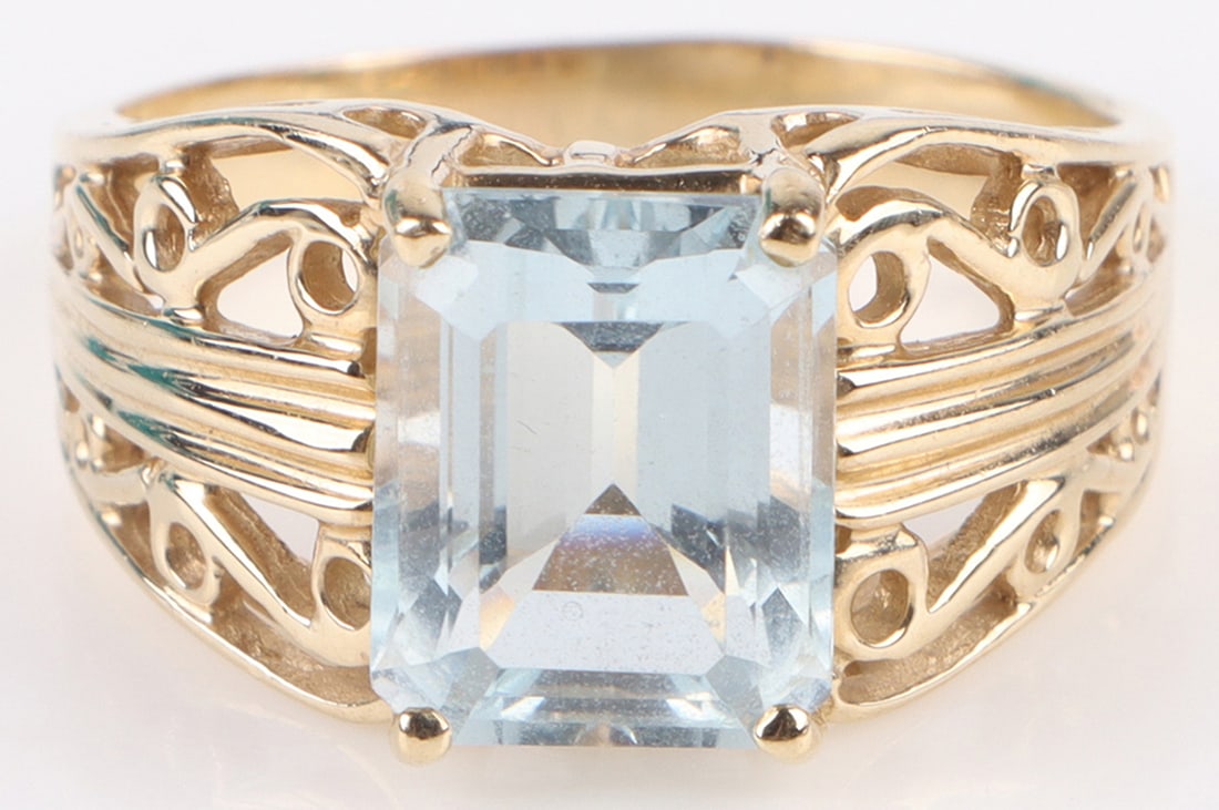 14K YELLOW GOLD AQUAMARINE LADIES RING (1 of 3)