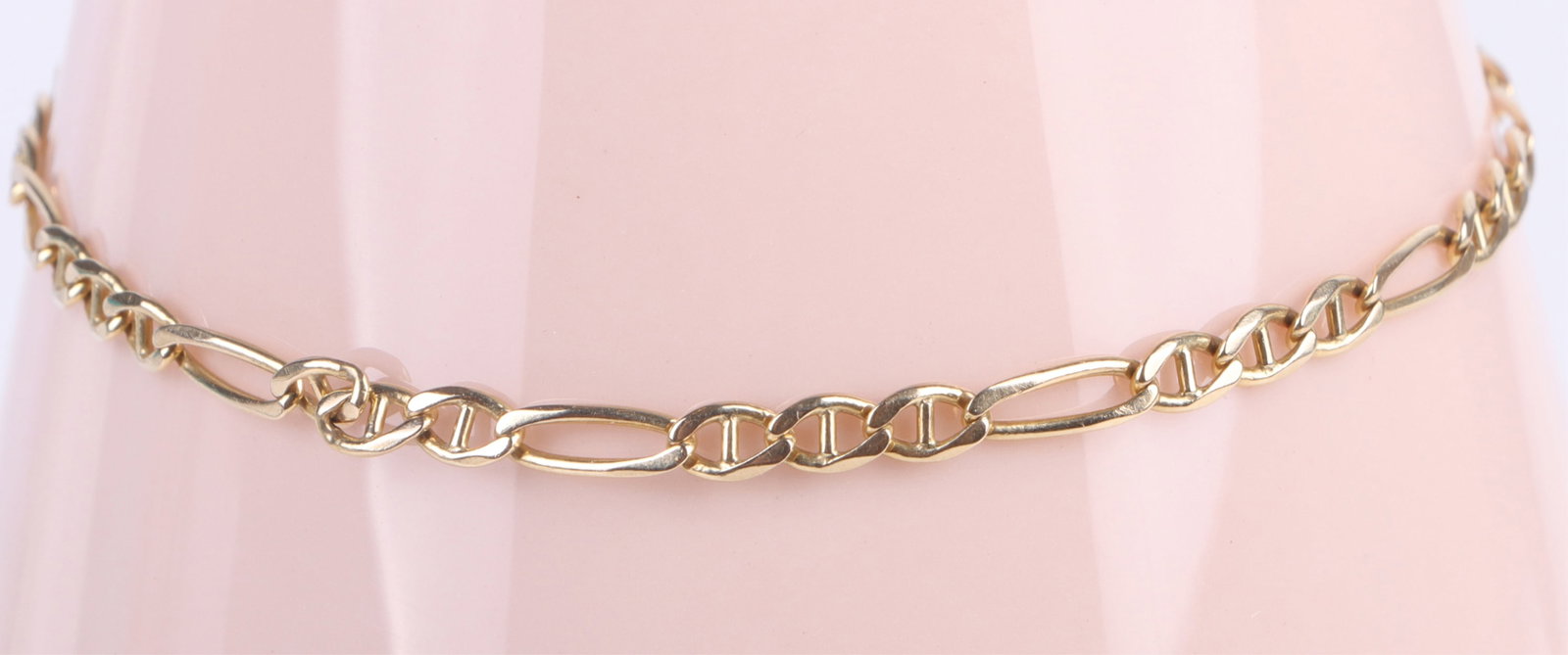 14K YELLOW GOLD CHAIN LADIES BRACELET: 173128 14K YELLOW GOLD CHAIN LADIES BRACELET 14k yellow gold chain ladies bracelet. Weight: 3.25 Grams Size: 7.5" length Condition: Very fine.