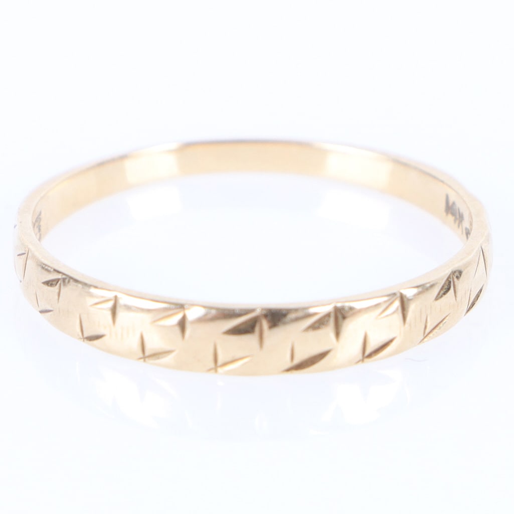 14K YELLOW GOLD LADIES PATTERNED RING: 183186 14K YELLOW GOLD LADIES PATTERNED RING 14k yellow gold ladies patterned ring. Size: US 6 Condition: Very fine.