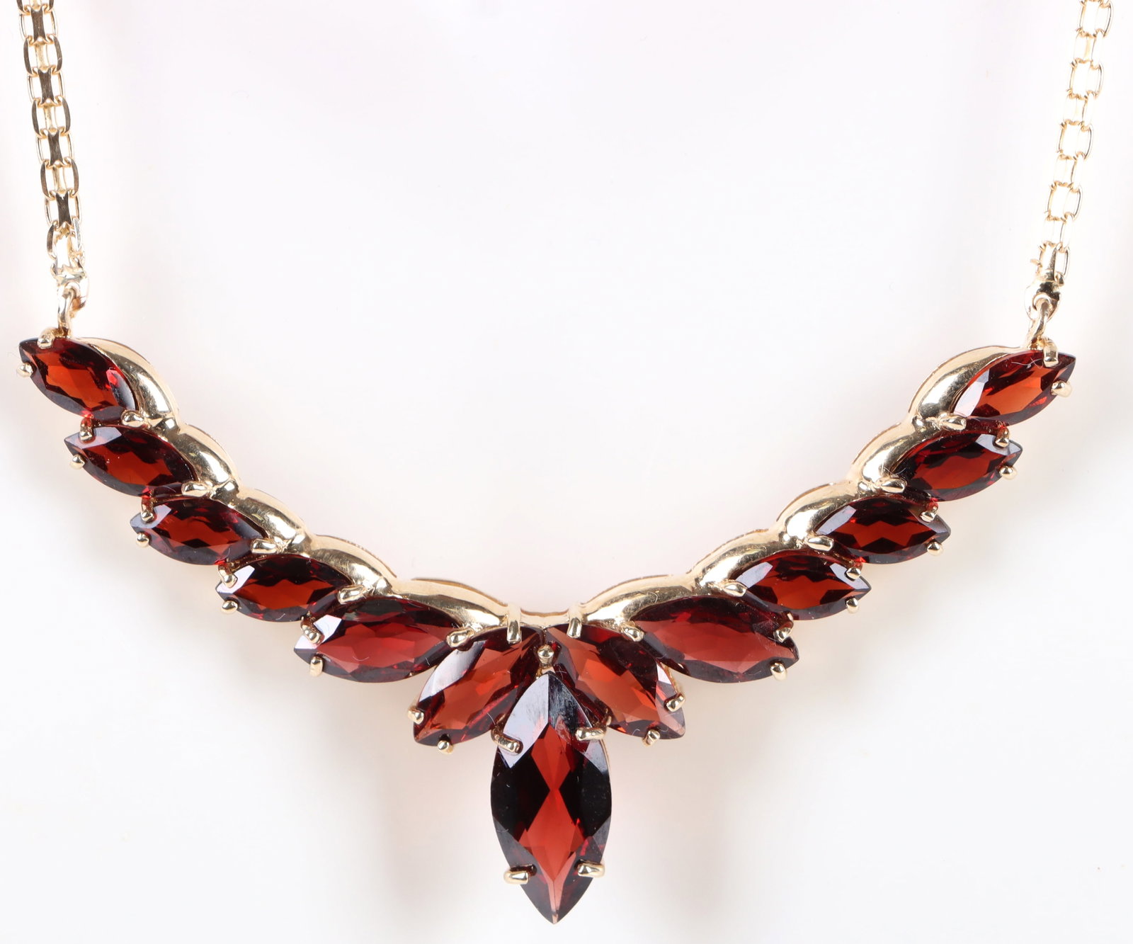 10.0CTW GARNET 10K YELLOW GOLD LADIES NECKLACE: 185198 10.0CTW GARNET 10K YELLOW GOLD LADIES NECKLACE 10.0CTW garnet 10k yellow gold ladies necklace. Each garnet is cut into a marquise shape. Stone Type: Garnet Weight: 8.9 Grams Size: 12.25" Length