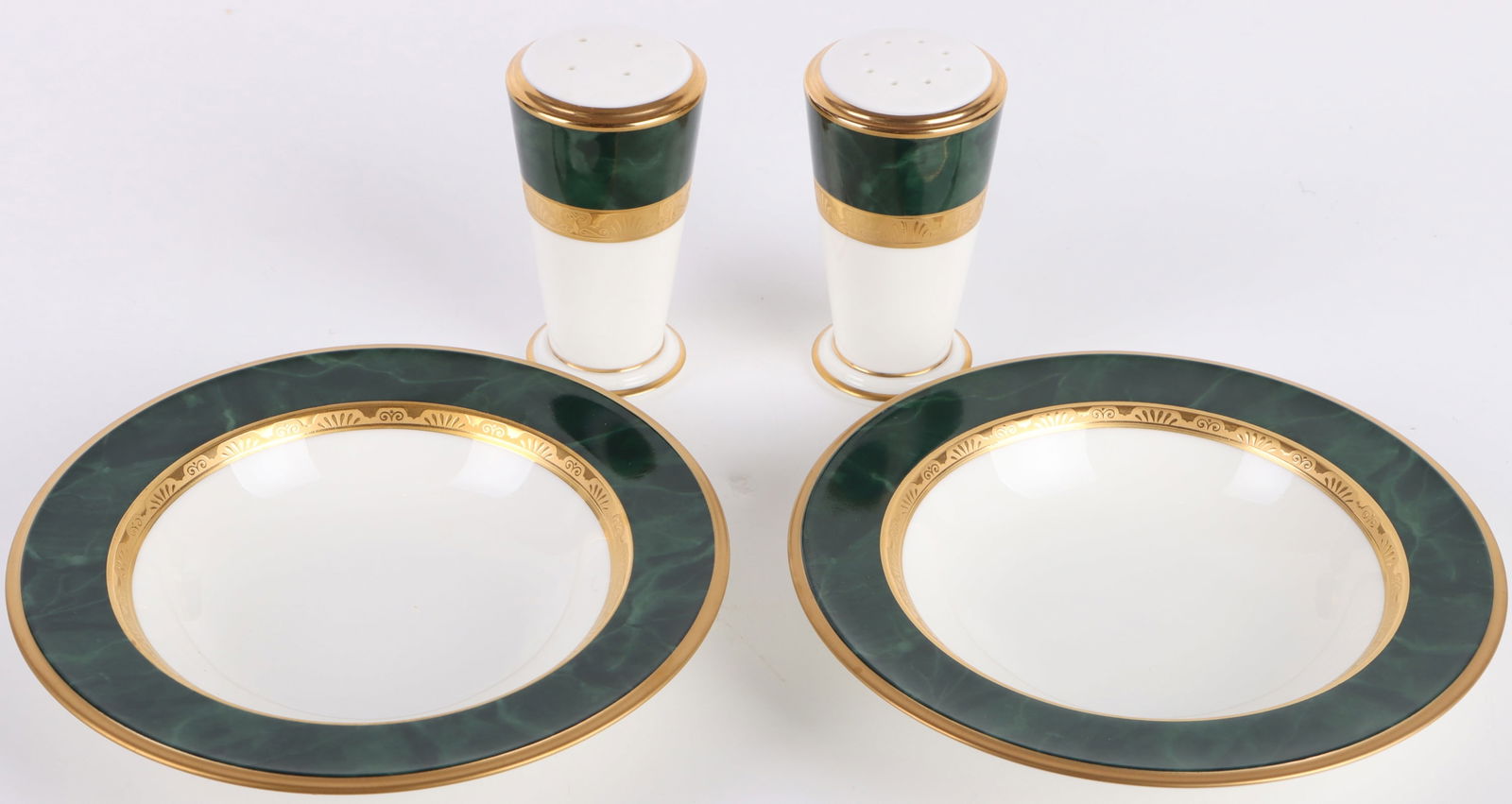 NORITAKE BONE CHINA FITZGERALD FRUIT BOWL & SHAKER: 185404 NORITAKE BONE CHINA FITZGERALD FRUIT BOWL & SHAKER Noritake Bone China Fitzgerald fruit bowl & shaker to include 2 salt/pepper shakers and 2 fruit bowls. Size: Varied Condition: Mint Condition