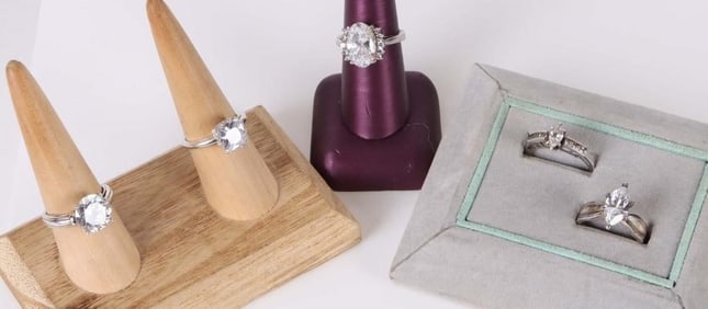 ASSORTED STERLING SILVER CZ LADIES RINGS - (5)