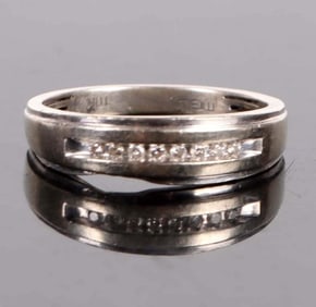 10K WHITE GOLD DIAMOND LADIES RING