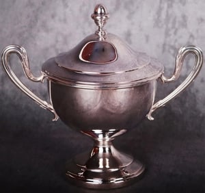 GREGGIO 0.800 SILVER LIDDED SUGAR BOWL