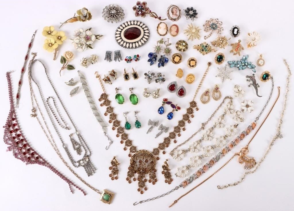VINTAGE DESIGNER COLLECTIBLE LADIES JEWELRY: Vintage designer collectible ladies fashion jewelry to include Emmons, Coro, J. Crew, Sarah Coventry, Napier, and more. Jewelry includes bracelets, necklaces, brooches, earrings, matching sets, pins,