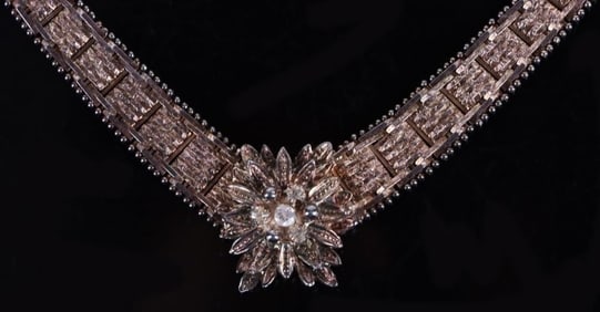 ANTIQUE STERLING SILVER LADIES NECKLACE