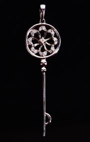 10K WHITE GOLD DIAMOND LADIES KEY PENDANT