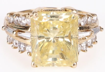 14K YELLOW GOLD CUBIC ZIRCONIUM LADIES RING