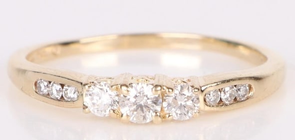 14K YELLOW GOLD DIAMOND LADIES RING