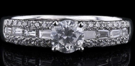 0.53CT SI2 CENTER DIAMOND 18K WHITE GOLD RING